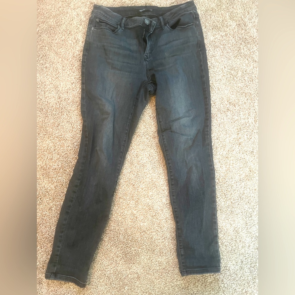 Vera Wang gray distressed jeans